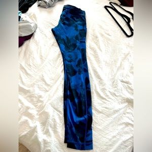 Lululemon size 8 great condition womens yoga pants blue and black